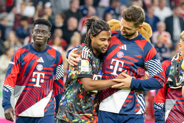 The FC Bayern team with the fans after the 7-0 win: Serge Gnabry 7 FC Bayern Munich, Sven Ulreich 26 FC Bayern Munich, FC Bayern Munich 1-0 FC Union Berlin, Bundesliga, Matchday 4, September 18, 2026. DFB regulations prohibit any use of photographs as image sequences and or quasi-video. Munich, Bayern, Germany Copyright: xkolbert-press UlrichxGamelx