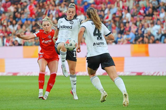 Mainz, Germany, September 18, 2026, 1st Bundesliga Women 2026–2027, Matchday 5: 1. FSV Mainz 05 vs. Eintracht Frankfurt. Pictured from left, battling for the ball: Chiara Bouziane (FSV), Nina Lührßen (Luehrssen) of Frankfurt and Noemi Ivelj of Frankfurt. DFL and DFB regulations prohibit any use of photographs as image sequences and or quasi-video. Bruchwegstadion, Rhineland-Palatinate Copyright: xFotostandx xRacochax