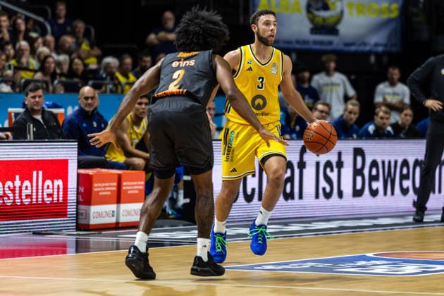 September 18, 2026, GER, BBL easyCredi Basketball Bundesliga Berlin, ALBA Berlin vs. Niners Chemnitz; Jordan Ford (ALBA Berlin), 3; Stefan Smith (Niners Chemnitz), 2; Berlin Uber Arena, Berlin, Germany