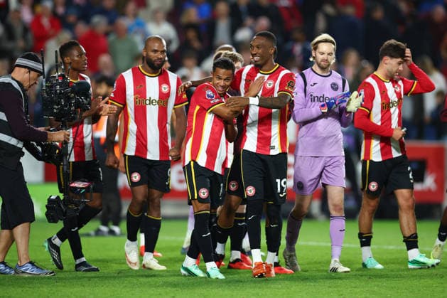 Premier League: Brentford v Chelsea LONDON, UK - 18th Sept 2026: Fabio Carvalho and Jaidon Anthony of Brentford after the Premier League match between Brentford FC and Chelsea FC at Gtech Community Stadium London Gtech Community Stadium England United Kingdom Copyright: xCraigxMercerx xPeakxActionxPhotosx