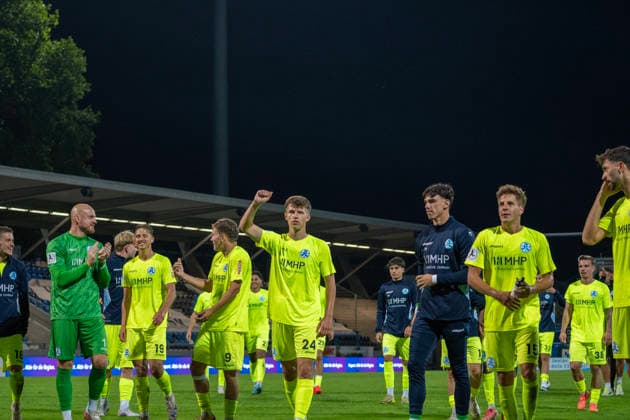September 18, 2026, xerix, Southwest Regional Soccer League, FSV Frankfurt vs. SV Stuttgarter Kickers. The SV Stuttgarter Kickers team on their way to meet their fans in Frankfurt after the game