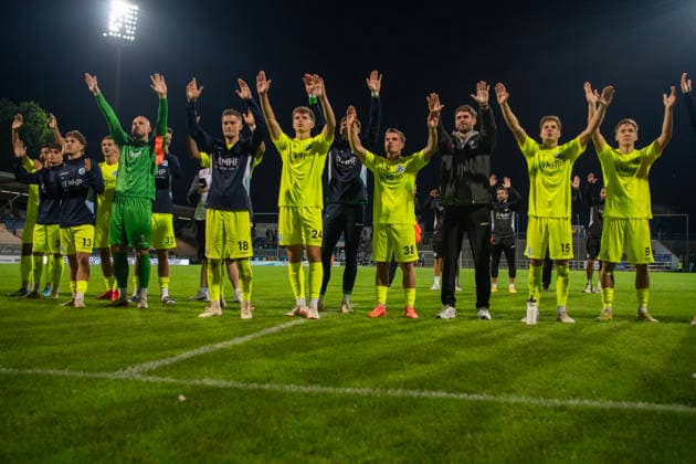 September 18, 2026, xerix, Southwest Regional Soccer League, FSV Frankfurt vs. Stuttgarter Kickers: The SV Stuttgarter Kickers team joins their fans to celebrate the victory after the game in Frankfurt