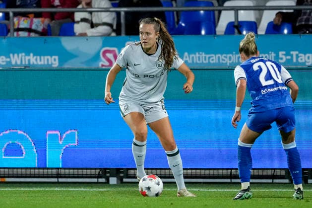 From left: Mara Alber (Wolfsburg), 18; Laura Gloning (TSG), 20; Action; Game scene; September 18, 2026; Sinsheim, Hoffenheim, Germany, soccer, Google Pixel Women’s Bundesliga, TSG 1899 Hoffenheim vs. VfL Wolfsburg, DFB and DFL regulations prohibit any use of photographs as image sequences and or quasi-video xozx