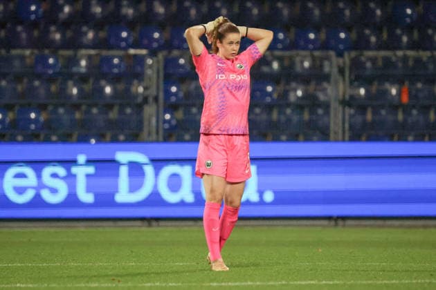 Sinsheim, Germany, September 18, 2026, Women s Bundesliga, Matchday 7: VfL Wolfsburg Women vs. TSG Hoffenheim. Pictured: Goalkeeper Stina Johannes of Wolfsburg, looking dissatisfied and frustrated on the field. Copyright: HMBxMedia MadeleinexFantini