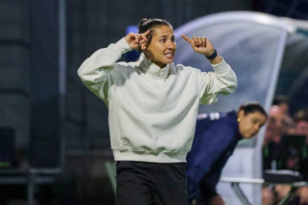 Sinsheim, Germany, September 18, 2026, Women s Bundesliga, Matchday 7: VfL Wolfsburg Women vs. TSG Hoffenheim. Pictured: Head Coach Eva Maria Virsinger of TSG Copyright: HMBxMedia MadeleinexFantini