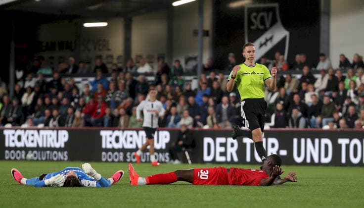 September 18, 2026, xfsx, Men s, Soccer, 2026–2027 Season, 3rd Division, Matchday 7: SC Verl vs. FC Würzburger Kickers; from left: Timo Schlieck (SC Verl), Tarsis Bonga, FC Wuerzburger Kickers; Referee Lennart Kernchen gives instructions, gesticulates with his arms; Verl Sportclub Arena, North Rhine-Westphalia, Germany