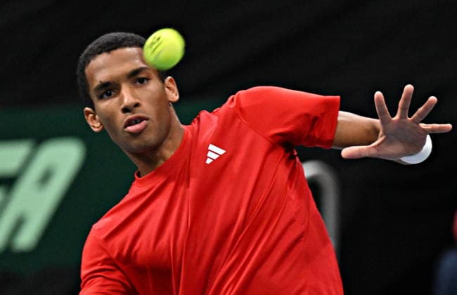 September 18, 2026, Quebec, Pq, Canada: Felix Auger-Aliassime of Montreal plays Quentin Halys of France during a Davis Cup qualifier second round match at the Videotron Centre in Quebec City, Friday, Sept. 18, 2026 Canada News - September 18, 2026  - ZUMAc35_ 20260918_zaf_c35_078 Copyright: xJacquesxBoissinotx