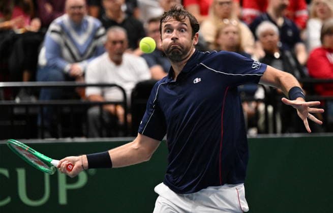 September 18, 2026, Quebec, Pq, Canada: Quentin Halys of France plays Felix Auger-Aliassime of Canada during a Davis Cup qualifier second round match at the Videotron Centre in Quebec City, Friday, Sept. 18, 2026. Canada News - September 18, 2026  - ZUMAc35_ 20260918_zaf_c35_084 Copyright: xJacquesxBoissinotx