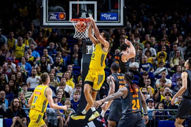 Basketball Berlin, September 18, 2026; 2026–2027 Season; EasyCredit BBL 1 Bundesliga Men; Alba Berlin vs. NINERS Chemnitz; Brandon Angel (Alba Berlin), No. 21 Benjamin Burnham, Chemnitz; No. 25 Ben Nighael Ceaser, Chemnitz; No. 22 Cobe Williams, Chemnitz; No. 24