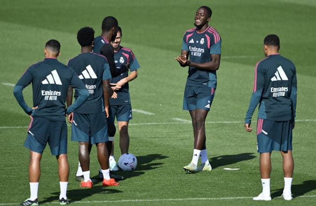 Real Madrid holds training session ahead of the LaLiga MADRID, SPAIN - SEPTEMBER 19: Ibrahima Konate (2nd R) of Real Madrid takes part in a training session ahead of the LaLiga Week 7 match against Atletico Madrid at the club s Ciudad Real Madrid training facilities in Valdebebas, Madrid, Spain, on September 19, 2026. Burak Akbulut Anadolu Madrid Spain. Editorial use only. Please get in touch for any other usage.  Copyright: x2026xAnadoluxBurakxAkbulutx