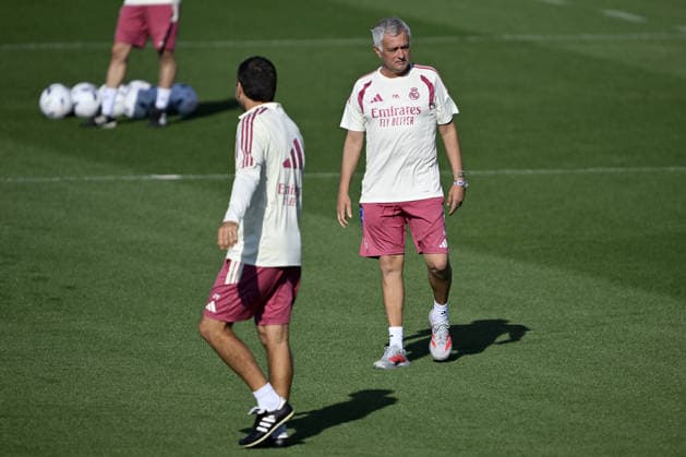 Real Madrid holds training session ahead of the LaLiga MADRID, SPAIN - SEPTEMBER 19: Head coach of Real Madrid, Jose Mourinho leads a training session ahead of the LaLiga Week 7 match against Atletico Madrid at the club s Ciudad Real Madrid training facilities in Valdebebas, Madrid, Spain, on September 19, 2026. Burak Akbulut Anadolu Madrid Spain. Editorial use only. Please get in touch for any other usage.  Copyright: x2026xAnadoluxBurakxAkbulutx
