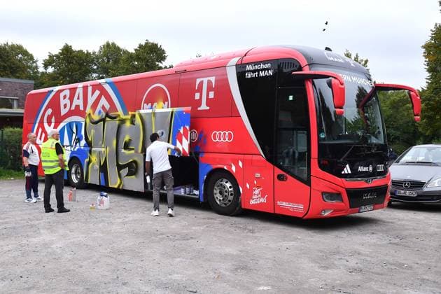 Soccer: A-Juniors DFB Cup, 2026–2027 Season, Round of 16: MSV Duisburg U19 vs. Bayern Munich U19 on September 19, 2026, at the BSA Westender Straße in Duisburg. The Bayern Munich team bus was defaced with MSV graffitiNorth Rhine-Westphalia, Germany