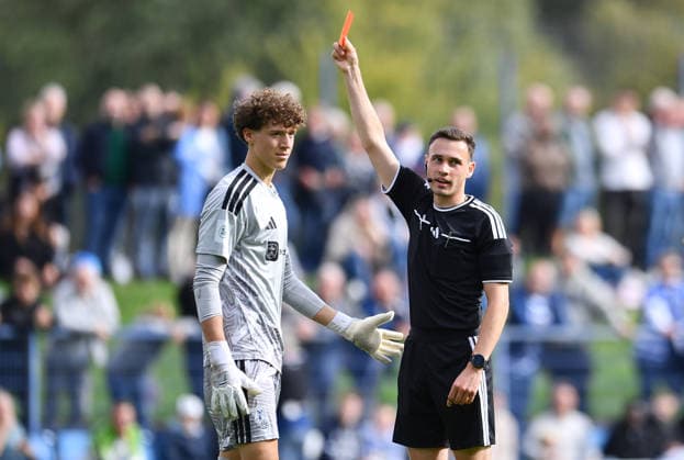 Soccer: A-Juniors DFB Cup, 2026–2027 Season, Round of 16: MSV Duisburg U19 vs. Bayern Munich U19 on September 19, 2026, at the BSA Westender Straße in Duisburg. Referee: Julius Zill. on the right, Jihan Masseling of MSV Duisburg U19; on the left, the red card—North Rhine-Westphalia, Germany