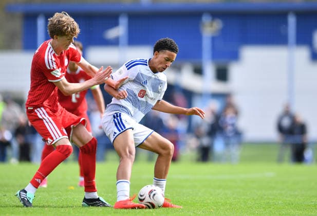 Soccer: A-Juniors DFB Cup, 2026–2027 Season, Round of 16: MSV Duisburg U19 vs. Bayern Munich U19 on September 19, 2026, at the BSA Westender Straße in Duisburg. Philipp von Taube, Bayern Munich U19, on the left, Anando Felix Petit of MSV Duisburg U19; on the right, North Rhine-Westphalia, Germany