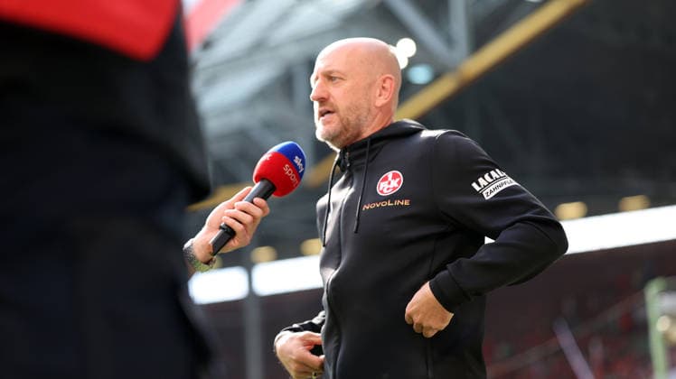 September 19, 2026, xrekx, Soccer 2. Bundesliga, 1 FC Kaiserslautern vs. Eintracht Braunschweig; left: Torsten Lieberknecht, coach of 1 FC Kaiserslautern, on Sky. DFL and DFB regulations prohibit any use of photographs as image sequences and or quasi-video. Kaiserslautern