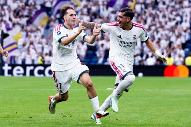 Real Madrid U20 vs. Santiago Wanderers U20, U20 Intercontinental Cup, September 19, 2026, Santiago Bernabéu Stadium, Madrid, Spain Daniel Yanez of Real Madrid celebrates his goal with Alexis Ciria during the U-20 Intercontinental Cup final between Real Madrid and Santiago Wanderers at Santiago Bernabéu Stadium in Madrid, Spain Madrid Santiago Bernabéu Stadium Madrid Spain Copyright: xAlejandroxMatiasxAcostax