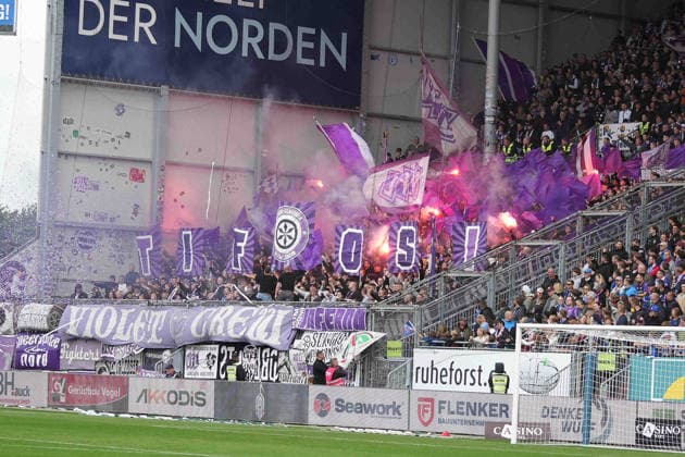 Soccer I Men s I 2026–2027 Season I 2. Bundesliga I Matchday 6 I Holstein Kiel vs. VfL Osnabrück I September 19, 2026 Choreographed display by VfL Osnabrück fans before kickoff at Kiel Holstein Stadium, Schleswig-Holstein, Germany Copyright: xLobeca MaschaxHolmx