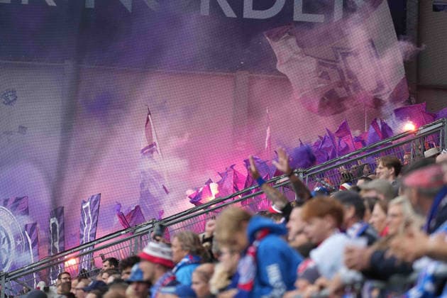 Soccer I Men s Team I 2026–2027 Season I 2. Bundesliga I Matchday 6 I Holstein Kiel vs. VfL Osnabrück I September 19, 2026 Fan choreography by VfL Osnabrück fans before kickoff at Holstein Kiel Stadium, Schleswig-Holstein, Germany Copyright: xLobeca MaschaxHolmx