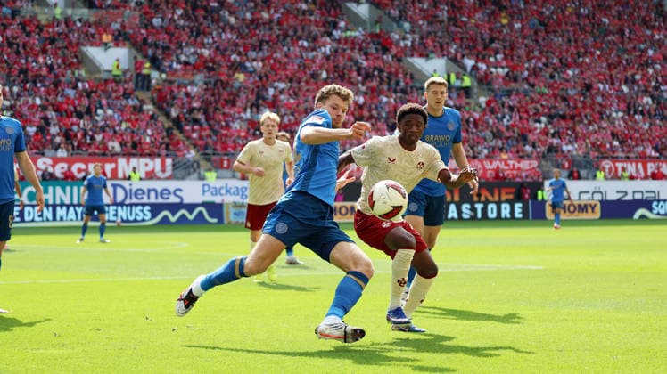 September 19, 2026, xrekx, Soccer 2. Bundesliga, 1. FC Kaiserslautern vs. Eintracht Braunschweig: Kevin Ehlers (Eintracht Braunschweig) vs. Ibrahim Kanate (1. FC Kaiserslautern) – tackle, action, battle for the ball DFL DFB REGULATIONS PROHIBIT ANY USE OF PHOTOGRAPHS as IMAGE SEQUENCES and or QUASI-VIDEO Kaiserslautern