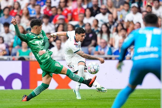 September 19, 2026, Madrid, Madrid, Spain: Alexis Ciria of Real Madrid kicks the ball during the Under-20 Intercontinental Cup Final 2026, football match between Real Madrid and Santiago Wonders at Bernabeu stadium on September 19, 2026, in Madrid, Spain. Madrid Spain - ZUMAa181 20260919_zaa_a181_040 Copyright: xDennisxAgyemanx