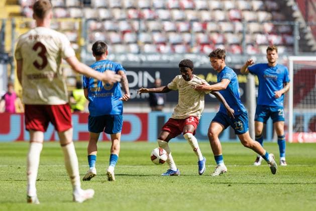 Ibrahim Kanate (1. FC Kaiserslautern) in a tackle with Max Marie (Eintracht Braunschweig) and Louis Breunig (Eintracht Braunschweig), Action: 1. FC Kaiserslautern vs. Eintracht Braunschweig, Soccer, 2. Bundesliga, Matchday 6, 2026–2027 season, September 19, 2026 1 FC Kaiserslautern vs. Eintracht Braunschweig, soccer, 2. Bundesliga, Matchday 6, 2026–2027 season, September 19, 2026 Copyright: xEibnerxPressefotox EP_ANS