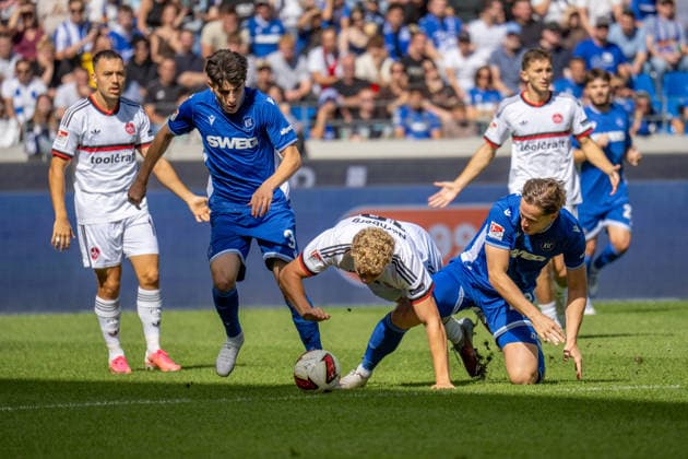 September 19, 2026, xdaymx, Soccer 2. Bundesliga, Karlsruher SC vs. 1. FC Nürnberg, referee Franke, Marcel of Karlsruher SC tackles Piet Scobel of 1. FC Nürnberg. DFL and DFB regulations prohibit any use of photographs as image sequences and or quasi-video. Karlsruhe