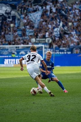 September 19, 2026, xjyhynx, Soccer 2. Bundesliga, Karlsruher SC vs. 1. FC Nürnberg, from left: Tim Janisch 32, 1 FC Nürnberg in a tackle with Viktor Bergh 33, Karlsruher SC DFL DFB REGULATIONS PROHIBIT ANY USE OF PHOTOGRAPHS AS IMAGE SEQUENCES AND OR QUASI-VIDEO Karlsruhe