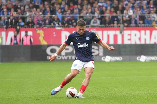 Soccer I Men s I 2026–2027 Season I 2. Bundesliga I Matchday 6 I Holstein Kiel vs. VfL Osnabrück I September 19, 2026 Adrian Kapralik, 20, Holstein Kiel shoots the ball at the Kiel Holstein Stadium in Schleswig-Holstein, Germany Copyright: xLobeca MaschaxHolmx