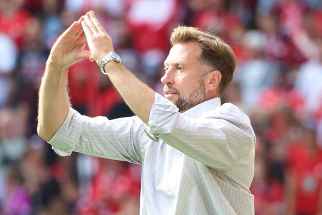September 19, 2026, xrekx, Soccer, 2. Bundesliga, 1. FC Kaiserslautern vs. Eintracht Braunschweig; Lars Kornetka, coach of Eintracht Braunschweig, gives instructions, gesticulates with his arms, gesticulates DFL DFB REGULATIONS PROHIBIT ANY USE OF PHOTOGRAPHS as IMAGE SEQUENCES and or QUASI-VIDEO Kaiserslautern