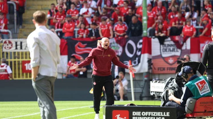 September 19, 2026, xrekx, Soccer, 2. Bundesliga, 1. FC Kaiserslautern vs. Eintracht Braunschweig; Torsten Lieberknecht, coach of 1. FC Kaiserslautern, looks disappointed, looks disappointed, dejected, disappointed DFL DFB REGULATIONS PROHIBIT ANY USE OF PHOTOGRAPHS as IMAGE SEQUENCES and or QUASI-VIDEO Kaiserslautern