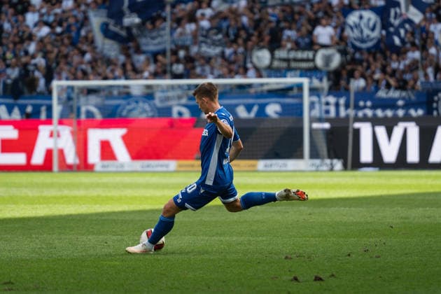 September 19, 2026, xjyhynx, Soccer 2. Bundesliga, Karlsruher SC 1 FC Nürnberg, from left: Free kick by Marvin Wanitzek 10, Karlsruher SC DFL DFB REGULATIONS PROHIBIT ANY USE OF PHOTOGRAPHS as IMAGE SEQUENCES and or QUASI-VIDEO Karlsruhe