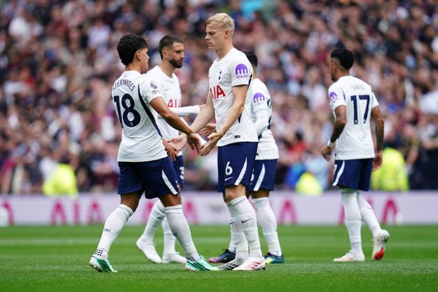 Premier League: Tottenham Hotspur v Aston Villa Tottenham players ahead of kick off during the Premier League match Tottenham Hotspur vs Aston Villa at Tottenham Hotspur Stadium, London, United Kingdom on 19 September 2026 (Photo by Harvey Murphy News Images) Copyright: xHarveyxMurphy NewsxImagesx