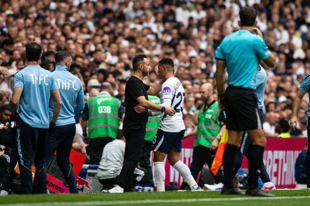 Pedro Porro of Tottenham Hotspur subbed off by Roberto De Zerbi of Tottenham Hotspur Tottenham Hotspur v Aston Villa, Premier League, Football, Tottenham Hotspur Stadium, London, UK - 19 Sep 2026London Tottenham Hotspur Stadium United Kingdom EDITORIAL USE ONLY No use with unauthorised audio, video, data, fixture lists, club league logos or live services. Online in-match use limited to 120 images, no video emulation. No use in betting, games or single club league player publications. Copyright: xSeanxTroup Shutterstockx 17158343o
