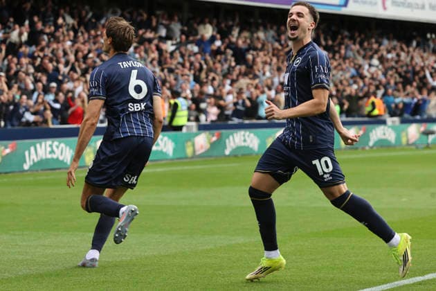 Millwall v West Ham United Sky Bet Championship Caleb Taylor of Millwall celebrates scoring his side™s 1st goal during the Sky Bet Championship match at The Den, London 19 09 2026 UK Newspapers OUT Copyright: xPaulxChestertonx FIL-23973-0043