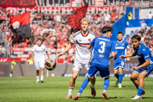 September 19, 2026, xdaymx, Soccer, 2. Bundesliga, Karlsruher SC vs. 1. FC Nürnberg (photo by Piet Scobel): 1. FC Nürnberg in a tackle with Ofli, Deniz, Karlsruher SC. DFL and DFB regulations prohibit any use of photographs as image sequences and or quasi-video. Karlsruhe