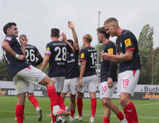 Phil Harre s Holstein Kiel scores a penalty kick to make it 1–0; celebration. Phil Harre s Holstein Kiel Soccer, Men s, 2026–2027 Season, 2. Bundesliga, Holstein Stadium, Holstein Kiel vs. VfL Osnabrück. DFL regulations prohibit any use of photographs as image sequences and or quasi-video.