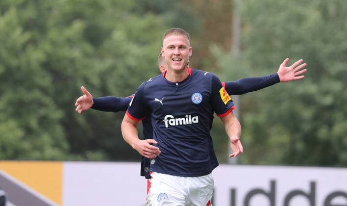 Phil Harre s Holstein Kiel scores on a penalty kick to make it 1–0; celebration. Phil Harre s Holstein Kiel Soccer, Men s, 2026–2027 Season, 2. Bundesliga, Holstein Stadium, Holstein Kiel vs. VfL Osnabrück. DFL regulations prohibit any use of photographs as image sequences and or quasi-video.