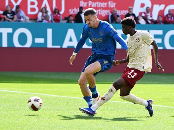 Soccer, 2. Bundesliga, 2026–27 Season, September 19, 2026, Fritz Walter Stadium, 1. FC Kaiserslautern vs. Eintracht Braunschweig, Andi HOTI (Eintracht Braunschweig), li Ibrahim KANATE fck 1 FC Kaiserslautern