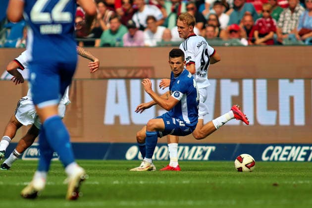 v li Marvin Wanitzek SC Karlsruhe, 10, Eric Porstner FC Nuremberg, 41 GER, SC Karlsruhe vs. FC Nuremberg Soccer, Matchday 6, 2026–2027 Season, 2. Bundesliga, September 19, 2026. DFL and DFB regulations prohibit any use of photographs as image sequences and or quasi-video. GER SC Karlsruhe vs. FC Nuremberg Soccer Matchday 6, 2026–2027 Season, September 19, 2026 Copyright: xEibner-Pressefoto JoergxHirschx EP_JHH