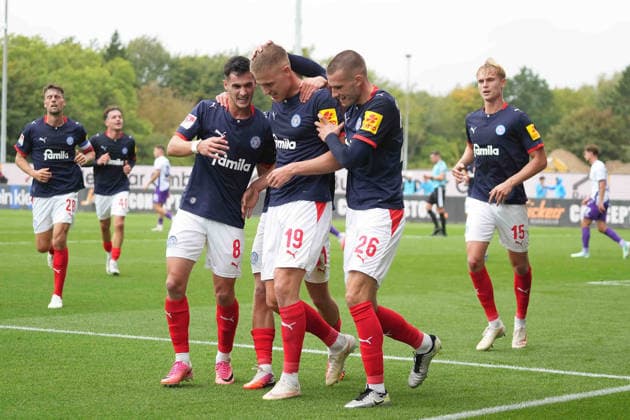 Soccer Men s 2026–2027 Season 2. Bundesliga Matchday 6 Holstein Kiel vs. VfL Osnabrück September 19, 2026 Phil Harres, 19, Holstein Kiel is celebrated by David Zec, 26, Holstein Kiel, and Guillermo Balzi, 8, Holstein Kiel, at the Holstein Kiel Stadium in Schleswig-Holstein, Germany Copyright: xLobeca MaschaxHolmx