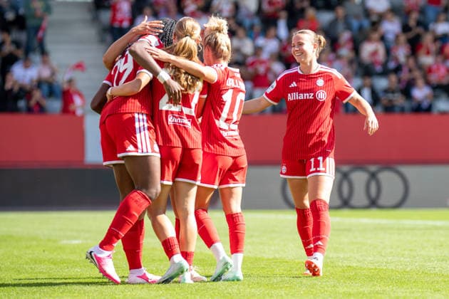 Edna Imade 29 Bayern, Linda Dallmann 10 FC Bayern, Jovana Damnjanovic 9 Bayern,Sophie Proost 23 FC Bayern and Sarah Mattner Trembleau 11 FC Bayern celebrate the goal that made it 2–0 in the Google Pixel Women’s Bundesliga match between FC Bayern Munich and 1. FC Köln on September 19, 2026, at the FC Bayern Campus in Munich, Bavaria, Germany