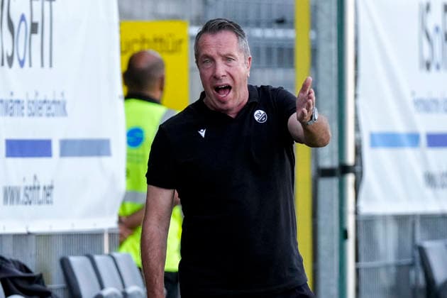 Markus Kauczinski, coach and head coach of SVS, gives instructions, gesturing with his arms; single frame, single photo, action, September 19, 2026, Sandhausen, Germany, soccer, Regionalliga Südwest, SV Sandhausen vs. SSV Ulm 1846 xozx