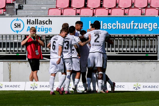 Players from SV Sandhausen (SVS) celebrate the 1-0 goal, Celebration, goal celebration, goal scored, celebrating the goal, goal, celebration, celebrating the goal, joy, happiness, happy, optimistic, positive, game scene, highlight, action, 19 09 2026, Sandhausen, Germany, soccer, Regionalliga Südwest, SV Sandhausen vs. SSV Ulm 1846 xozx