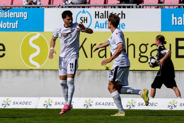 From left: Goal scorer Mert Tasdelen (SVS), 11; Max Christiansen (SVS), 26; players from SV Sandhausen (SVS) celebrate the 1-0 goal, Celebration, goal celebration, goal scored, celebrating the goal, goal, celebration, celebrating the goal, joy, happiness, happy, optimistic, positive, game scene, highlight, action, 19 09 2026, Sandhausen, Germany, soccer, Regionalliga Südwest, SV Sandhausen vs. SSV Ulm 1846 xozx