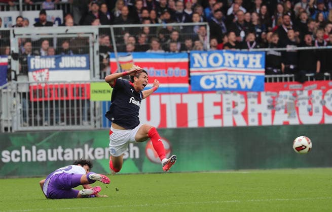 Jonathan Gomez of VfL Osnabrück fouls Hiroki Sekine, Holstein Kiel Soccer, Men s, 2026–2027 Season, 2. Bundesliga, Holstein Stadium, Holstein Kiel vs. VfL Osnabrück. DFL regulations prohibit any use of photographs as image sequences and or quasi-video.