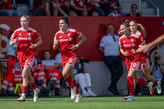 Jovana Damnjanovic, FC Bayern Munich Women, No. 09, after scoring the 1–0 goal; to her left, Alara Sehitler, FC Bayern Munich Women, No. 14; to her right, Katharina Naschenweng, FC Bayern Munich Women, No. 19 (GER), FC Bayern Munich Women vs. 1. FC Köln, soccer, Google Pixel Women’s Bundesliga, Matchday 5, 2026–2027 season, September 19, 2026 DFL DFB REGULATIONS PROHIBIT ANY USE OF PHOTOGRAPHS AS IMAGE SEQUENCES AND OR QUASI-VIDEO Photo: HMB Media, Heike Feiner Copyright: HMBxMedia HeikexFeiner