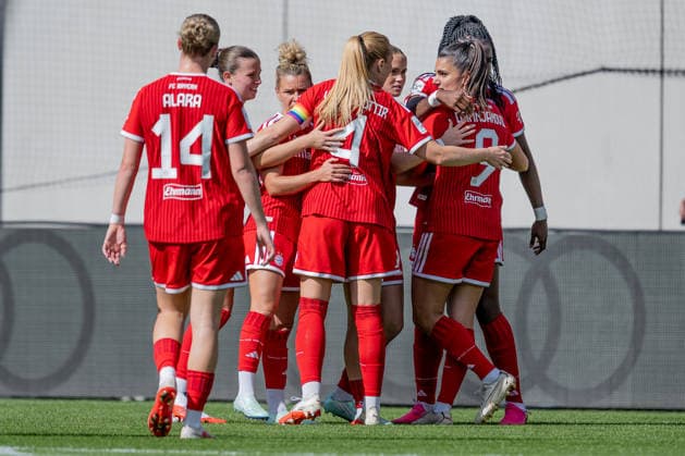 The Munich women celebrate with Edna Imade of FC Bayern Munich Women, 29, after her goal to make it 2–0 GER, FC Bayern Munich Women vs. 1. FC Köln, soccer, Google Pixel Women’s Bundesliga, Matchday 5, 2026–2027 season, September 19, 2026. DFL and DFB regulations prohibit any use of photographs as image sequences and or quasi-video. Photo: HMB Media, Heike Feiner Copyright: HMBxMedia HeikexFeiner