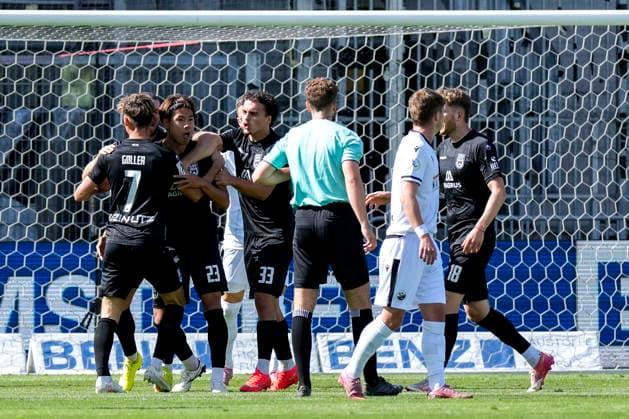 Players from SSV Ulm 1846 celebrate the goal that tied the score at 1-1, Celebration, goal celebration, scoring a goal, celebrate the goal, goal, celebration, celebrating the goal, joy, happiness, happy, optimistic, positive, game scene, highlight, action, 09 19 2026, Sandhausen, Germany, soccer, Regionalliga Südwest, SV Sandhausen vs. SSV Ulm 1846 xozx