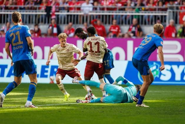 Battle for the ball between Mika Haas (1 FC Kaiserslautern) and Ibrahim Kanate (1 FC Kaiserslautern), Ron Thorben Hoffmann, Eintracht Braunschweig, Action: 1 FC Kaiserslautern vs. Eintracht Braunschweig, Soccer, 2. Bundesliga, Matchday 6, 2026–2027 season, September 19, 2026: 1 FC Kaiserslautern vs. Eintracht Braunschweig, soccer, 2. Bundesliga, Matchday 6, 2026–2027 season, September 19, 2026 Copyright: xEibnerxPressefotox EP_ANS