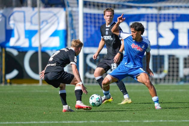 September 19, 2026, Dietmar Hopp Stadium, Hoffenheim, GER, 3rd Division, Matchday 7: TSG 1899 Hoffenheim II vs. SV Meppen, Yasin Zor (Hoffenheim II 10) vs. Dominique Domröse (SV Meppen 2) DFL regulations prohibit any use of photographs as image sequences and or quasi-video. Hoffenheim, Baden-Württemberg, Dietmar Hopp Stadium